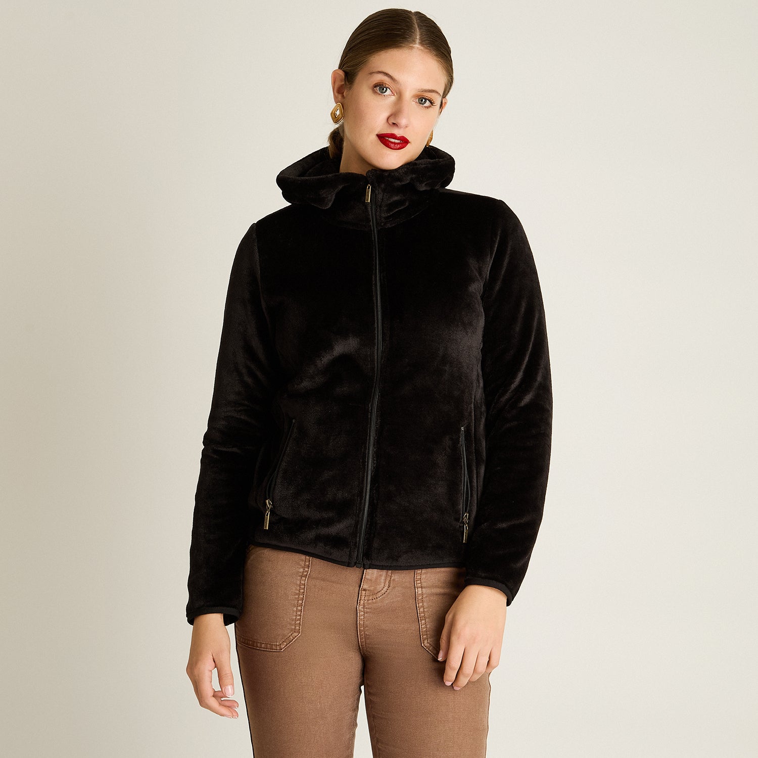 Poleron Coral Fleece Negro Manga Larga Elasticidad Media Sin Forro Calce Normal Tela Punto